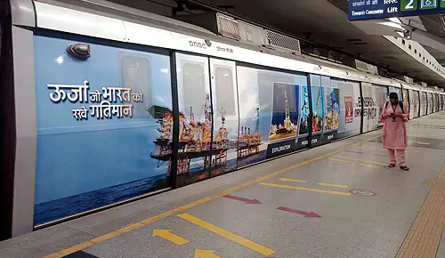 metro-train-branding