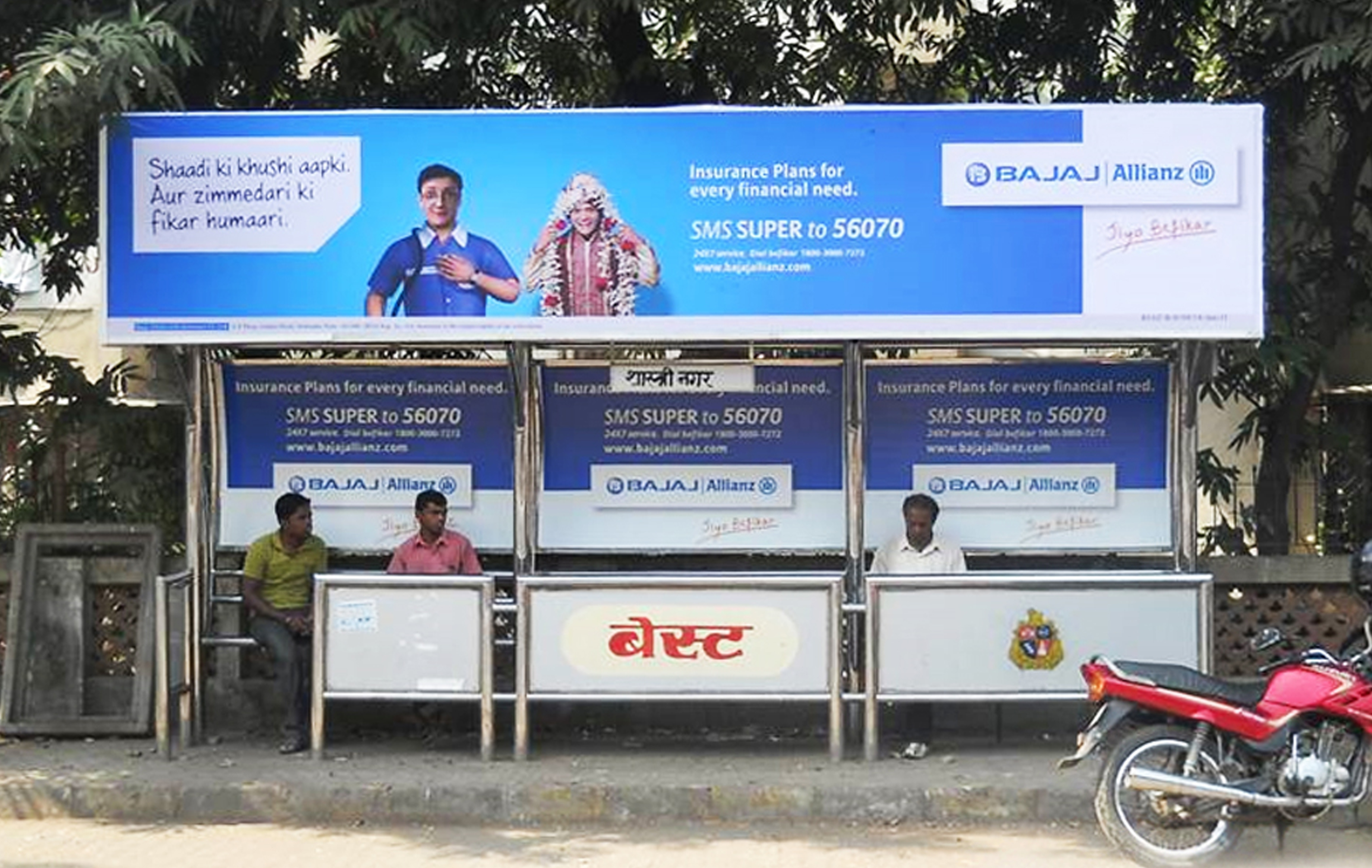 bus-queue-shelter-advertising