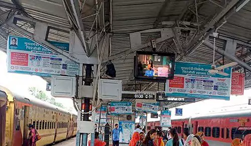 railway-station-platform-advertising